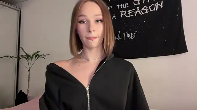 ur molly online show from April 15, 2026, 12:34 pm