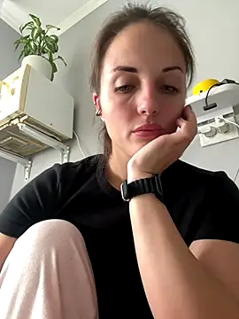 AmiLavs online show from October 18, 2025, 11:55 am