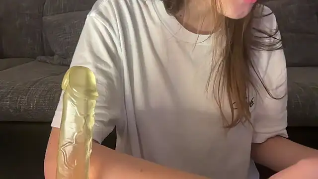 EmilyWi  online show from December 12, 2024, 1:43 am