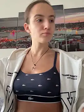 EmilyWi  online show from October 6, 2025, 2:47 pm