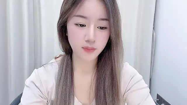 chloe-01 online show from December 6, 2024, 12:16 pm