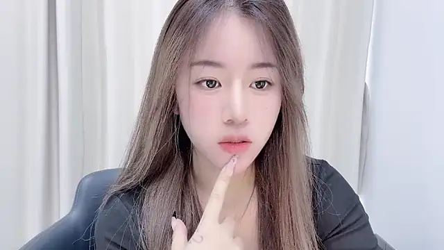 chloe-01 online show from December 8, 2024, 4:25 am