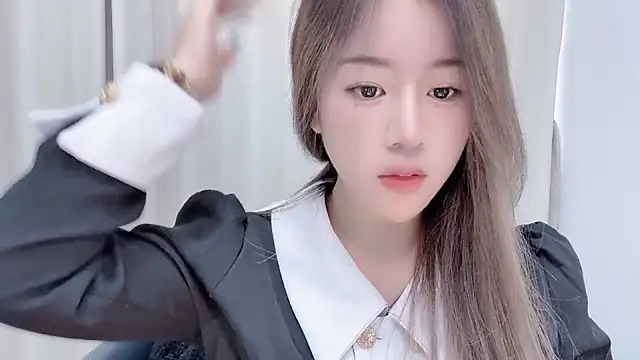 chloe-01 online show from December 12, 2024, 4:37 am