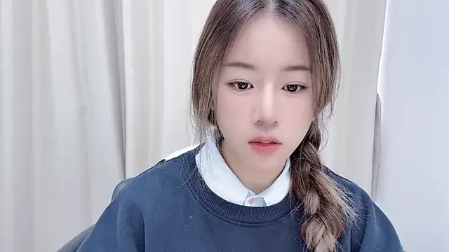 chloe-01 online show from December 16, 2024, 4:23 am