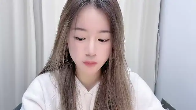 chloe-01 online show from December 28, 2024, 12:24 pm