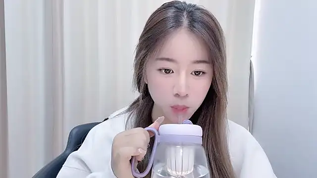 chloe-01 online show from January 14, 2025, 4:25 am