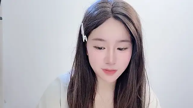 chloe-01 online show from November 10, 2025, 4:11 am