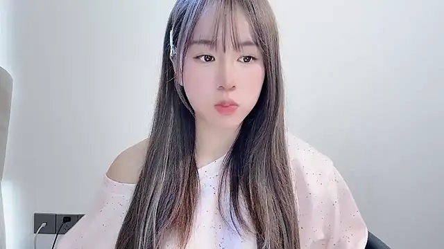 chloe-01 online show from November 30, 2025, 4:05 am