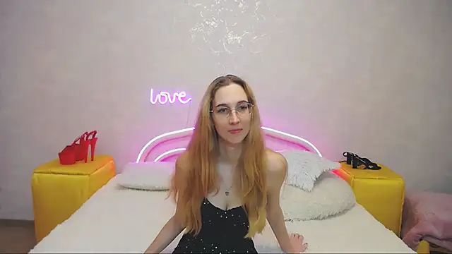 KlaryBrait online show from February 24, 2025, 8:49 am