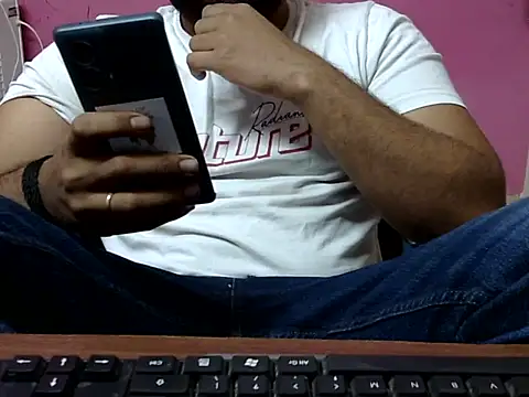 HotKhushi13 online show from November 25, 2025, 7:47 pm