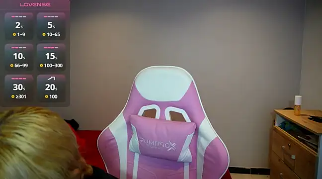 HiScarlett online show from February 21, 2025, 4:05 pm