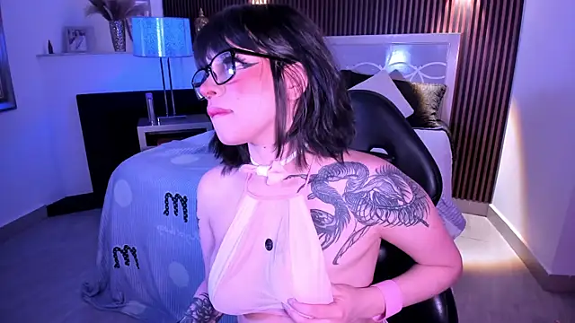 NattashaHotson online show from October 22, 2025, 3:51 am