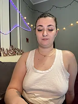 Snapshot of Jadelli chatting on February 6, 2025, 10:21 pm Jadelli online show from February 6, 2025, 10:21 pm