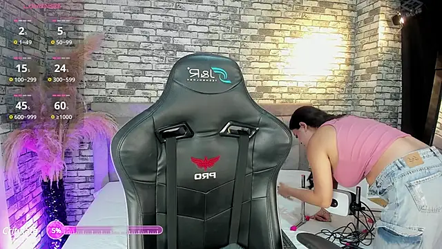 Snapshot of ariadna_milano chatting on March 11, 2025, 12:50 pm ariadna milano online show from March 11, 2025, 12:50 pm