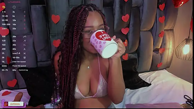 Lorena Vieira  online show from February 13, 2025, 10:54 pm