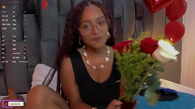 Lorena Vieira  online show from February 15, 2025, 8:33 pm