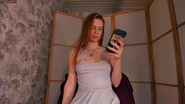 the perfectgirl online show from March 20, 2025, 12:43 pm