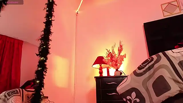 Snapshot of Pauilina chatting on December 15, 2024, 1:35 am Pauilina online show from December 15, 2024, 1:35 am