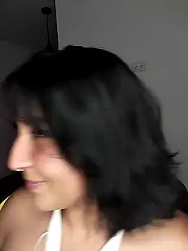 Snapshot of Pauilina chatting on December 27, 2024, 11:21 pm Pauilina online show from December 27, 2024, 11:21 pm