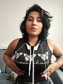 Snapshot of Pauilina chatting on December 29, 2024, 8:48 pm Pauilina online show from December 29, 2024, 8:48 pm