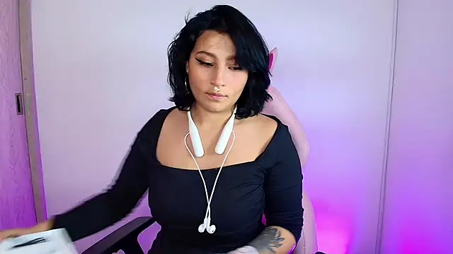 Snapshot of Pauilina chatting on January 13, 2025, 8:48 pm Pauilina online show from January 13, 2025, 8:48 pm