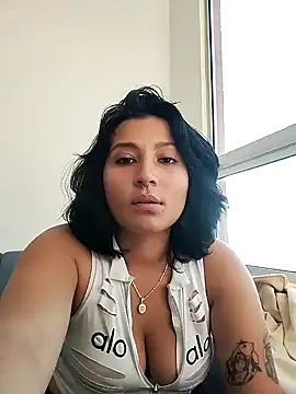 Snapshot of Pauilina chatting on January 18, 2025, 10:17 pm Pauilina online show from January 18, 2025, 10:17 pm