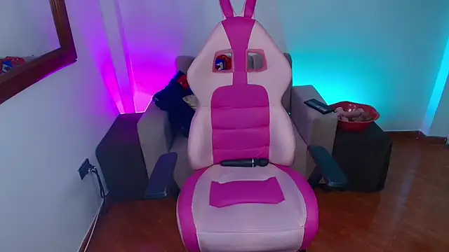 Snapshot of Pauilina chatting on March 18, 2025, 5:10 pm Pauilina online show from March 18, 2025, 5:10 pm