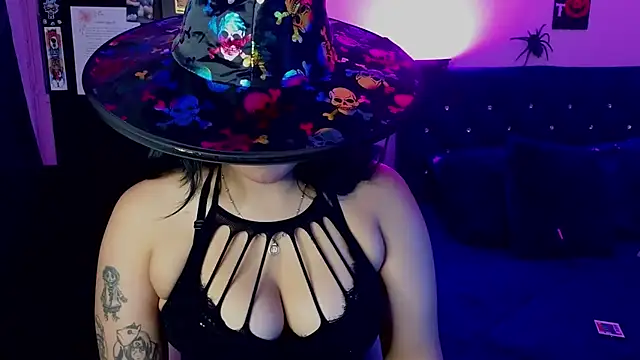 Snapshot of Pauilina chatting on November 2, 2025, 8:55 pm Pauilina online show from November 2, 2025, 8:55 pm