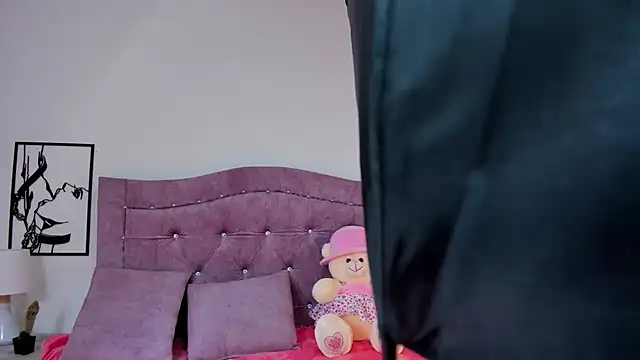 LunaSmitt online show from September 28, 2025, 1:11 am