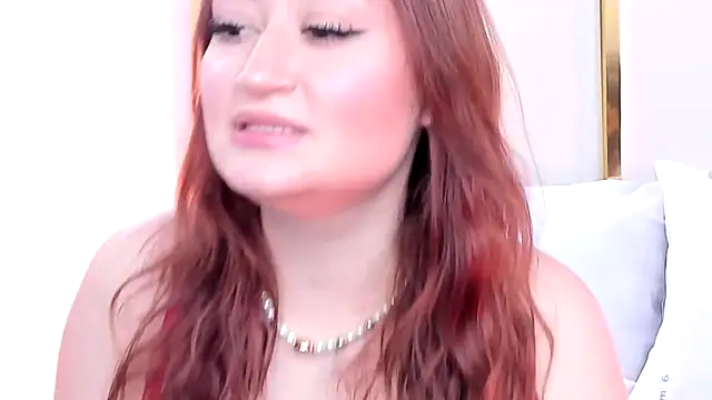 SalommeFlores online show from October 6, 2025, 7:33 pm