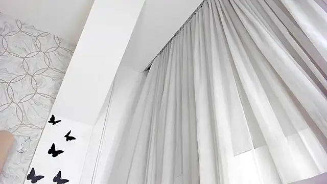 Foxy200   online show from April 21, 2026, 1:42 am