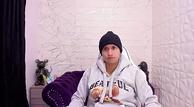 Im Milan Rs online show from February 12, 2025, 9:42 am