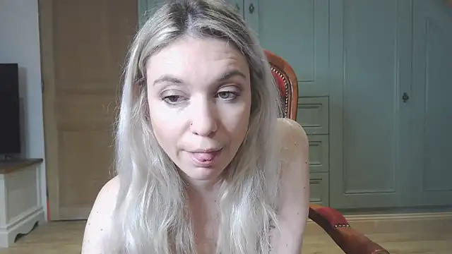 carlaaa online show from January 17, 2025, 9:28 pm