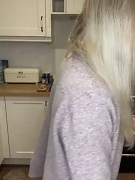 carlaaa online show from September 16, 2025, 7:48 pm