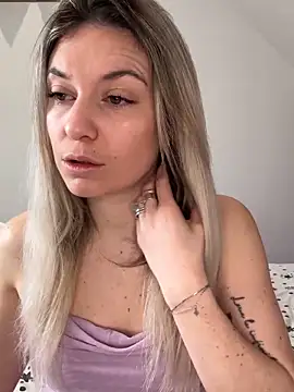 carlaaa online show from February 15, 2026, 8:57 am