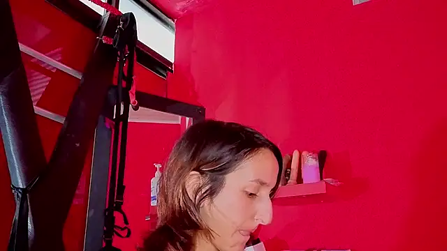Snapshot of Ambar_Roux_ chatting on May 7, 2026, 3:28 pm Ambar Roux online show from May 7, 2026, 3:28 pm