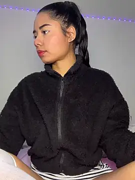 Snapshot of _Luana chatting on January 17, 2025, 12:52 pm Luana online show from January 17, 2025, 12:52 pm