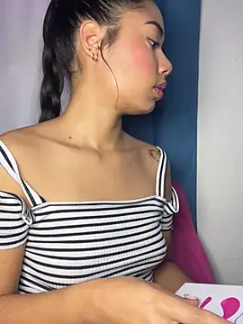 Snapshot of _Luana chatting on March 7, 2025, 9:07 am Luana online show from March 7, 2025, 9:07 am