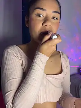 Snapshot of _Luana chatting on March 21, 2025, 9:01 am Luana online show from March 21, 2025, 9:01 am