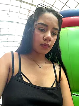 Snapshot of _Luana chatting on November 4, 2025, 7:02 pm Luana online show from November 4, 2025, 7:02 pm