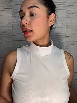 Snapshot of _Luana chatting on June 18, 2026, 12:33 am Luana online show from June 18, 2026, 12:33 am