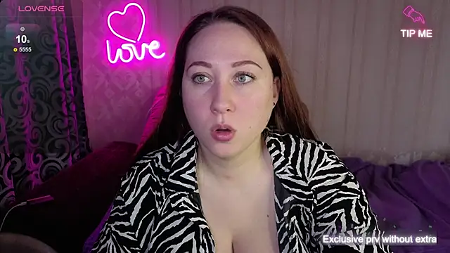 Snapshot of KellyCrystall chatting on November 9, 2025, 6:33 am KellyCrystall online show from November 9, 2025, 6:33 am