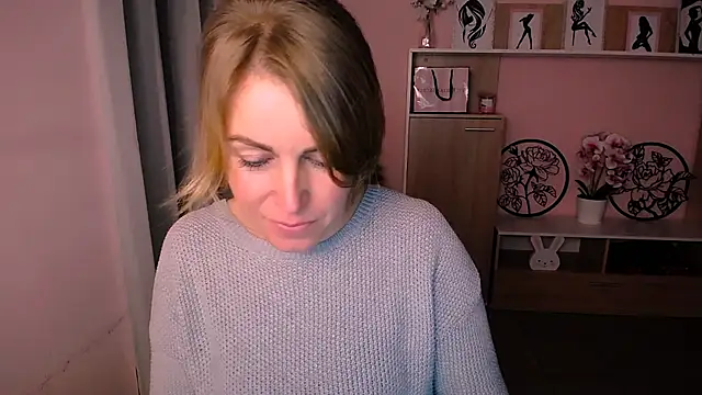 Hot Milady online show from December 23, 2024, 8:22 am