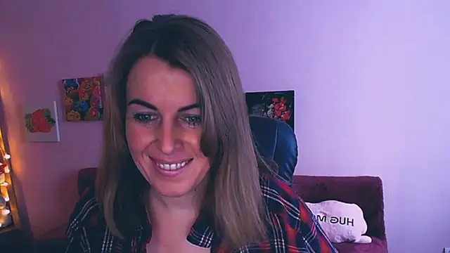 Hot Milady online show from February 5, 2025, 7:39 am