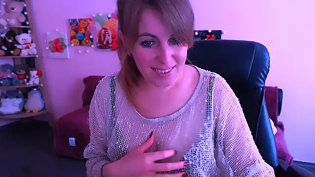 Hot Milady online show from April 21, 2026, 7:47 am