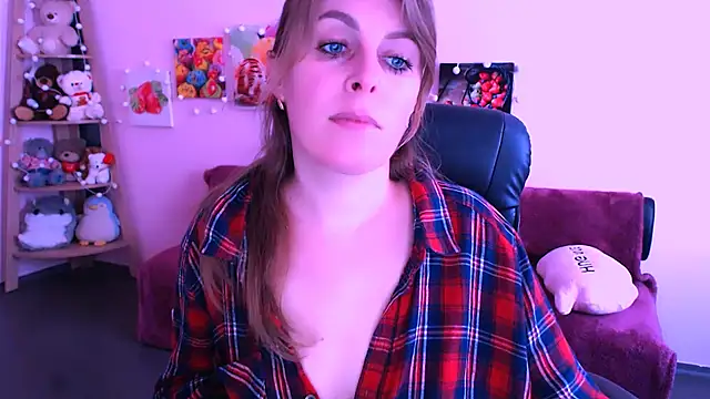 Hot Milady online show from April 28, 2026, 7:46 am
