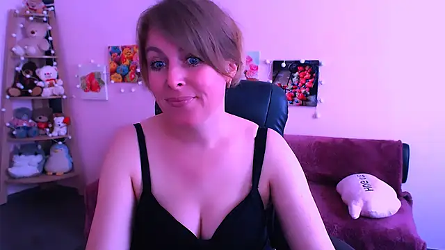 Hot Milady online show from April 30, 2026, 7:58 am