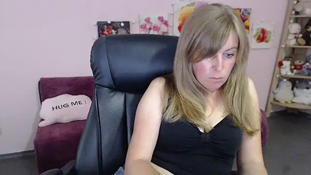 Hot Milady online show from June 22, 2026, 8:44 am