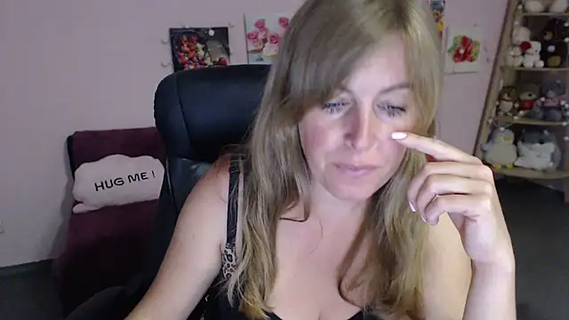 Hot Milady online show from July 9, 2026, 7:45 am