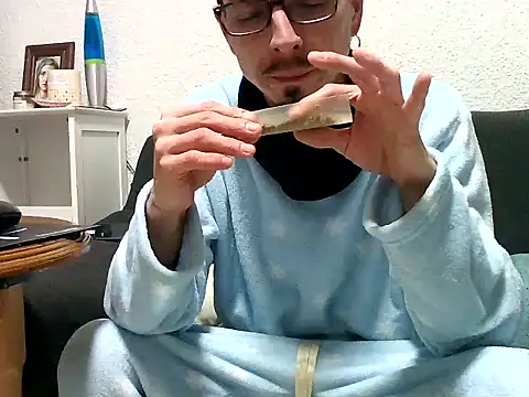 Snapshot of BaalPas chatting on January 9, 2026, 2:25 am BaalPas online show from January 9, 2026, 2:25 am